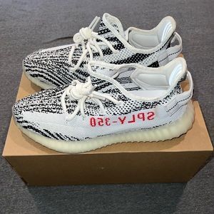 YEEZY BOOST 350 V2